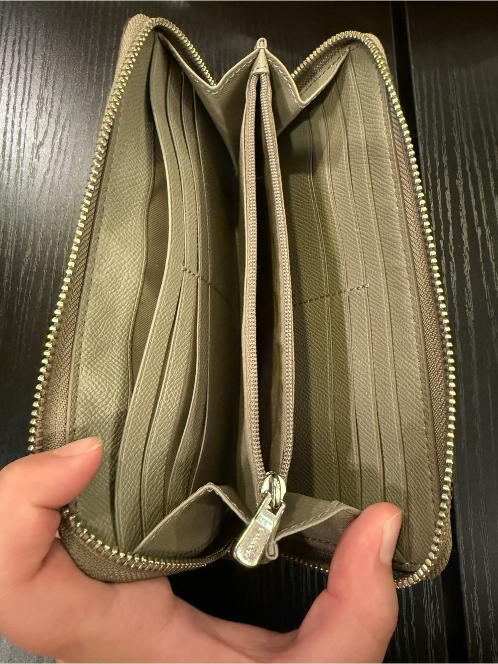 COACH Pebbled Leather Accordion Zip Wallet - Taupe - Excellent Condition C4451 - Picture 7 of 8